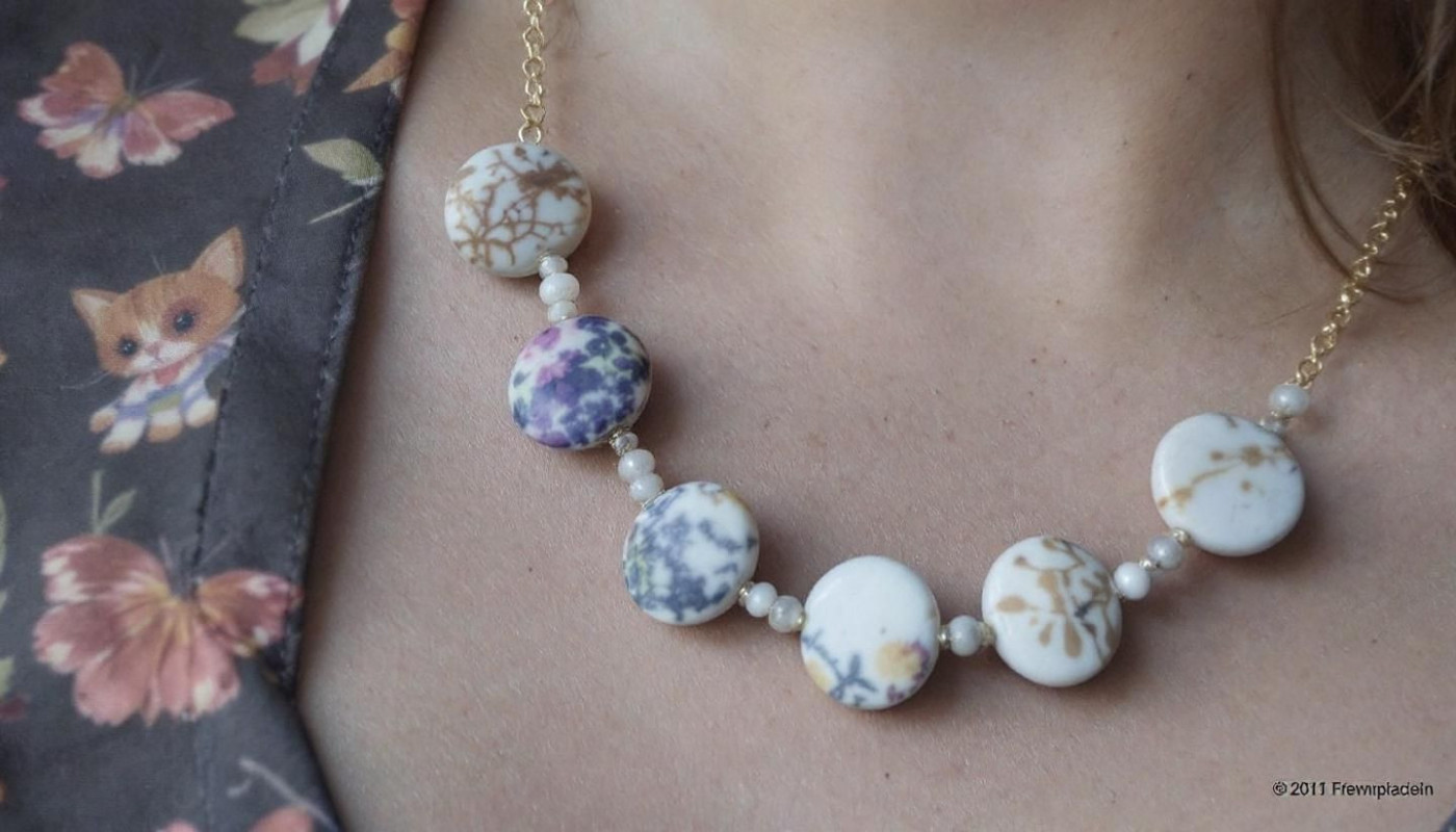 Créer des souvenirs avec des bijoux faits de lait maternel
